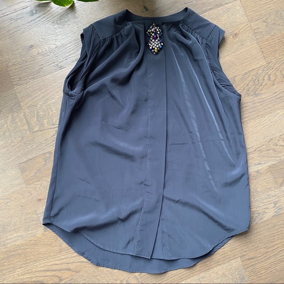 Mandee Grey sleeveless blouse with jew - Picture 4 of 5